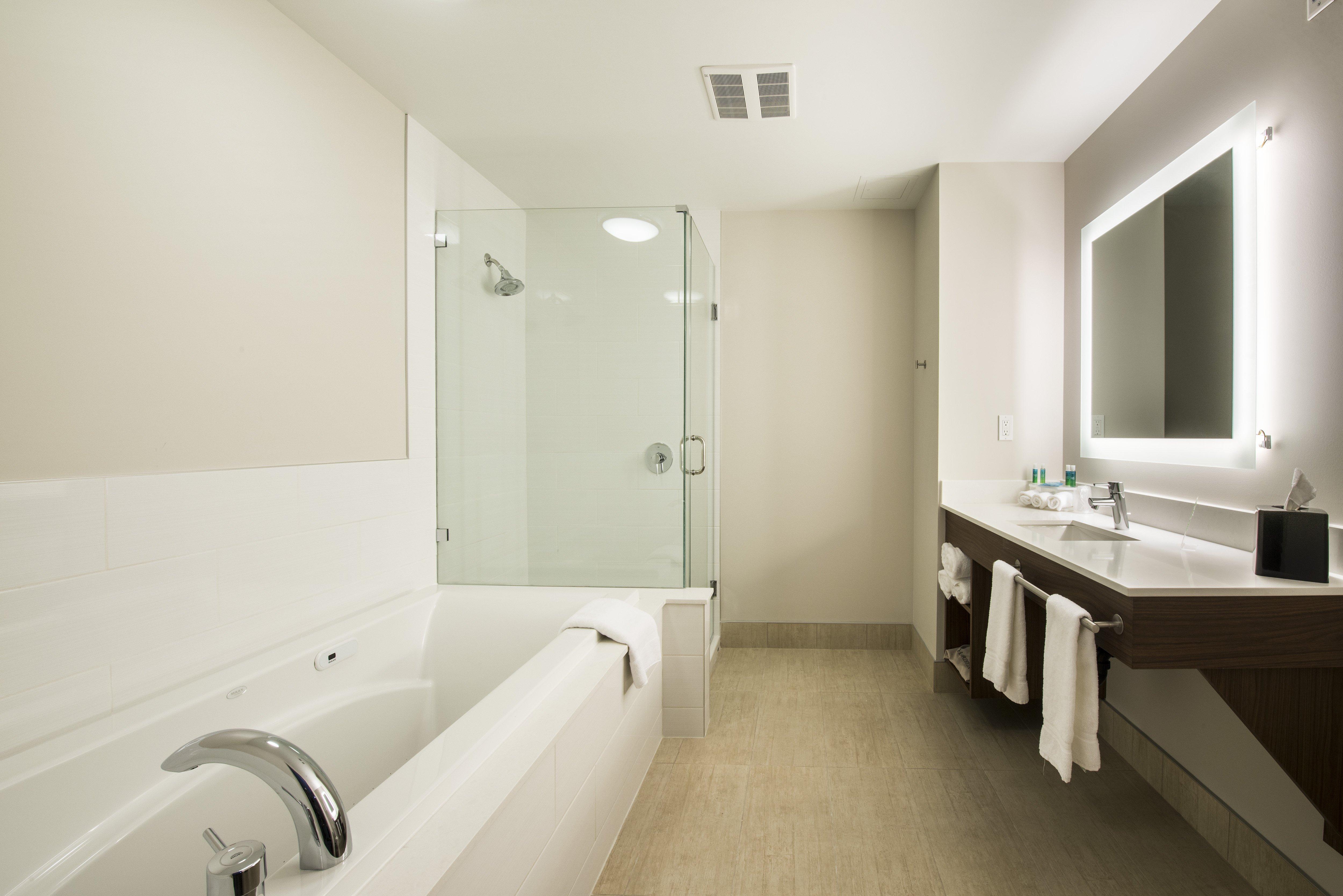 Holiday Inn Express & Suites Victoria-Colwood By Ihg Лангфорд Екстериор снимка