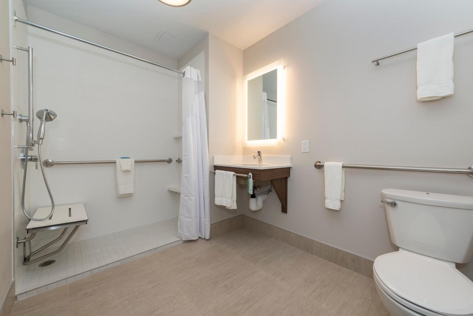 Holiday Inn Express & Suites Victoria-Colwood By Ihg Лангфорд Екстериор снимка