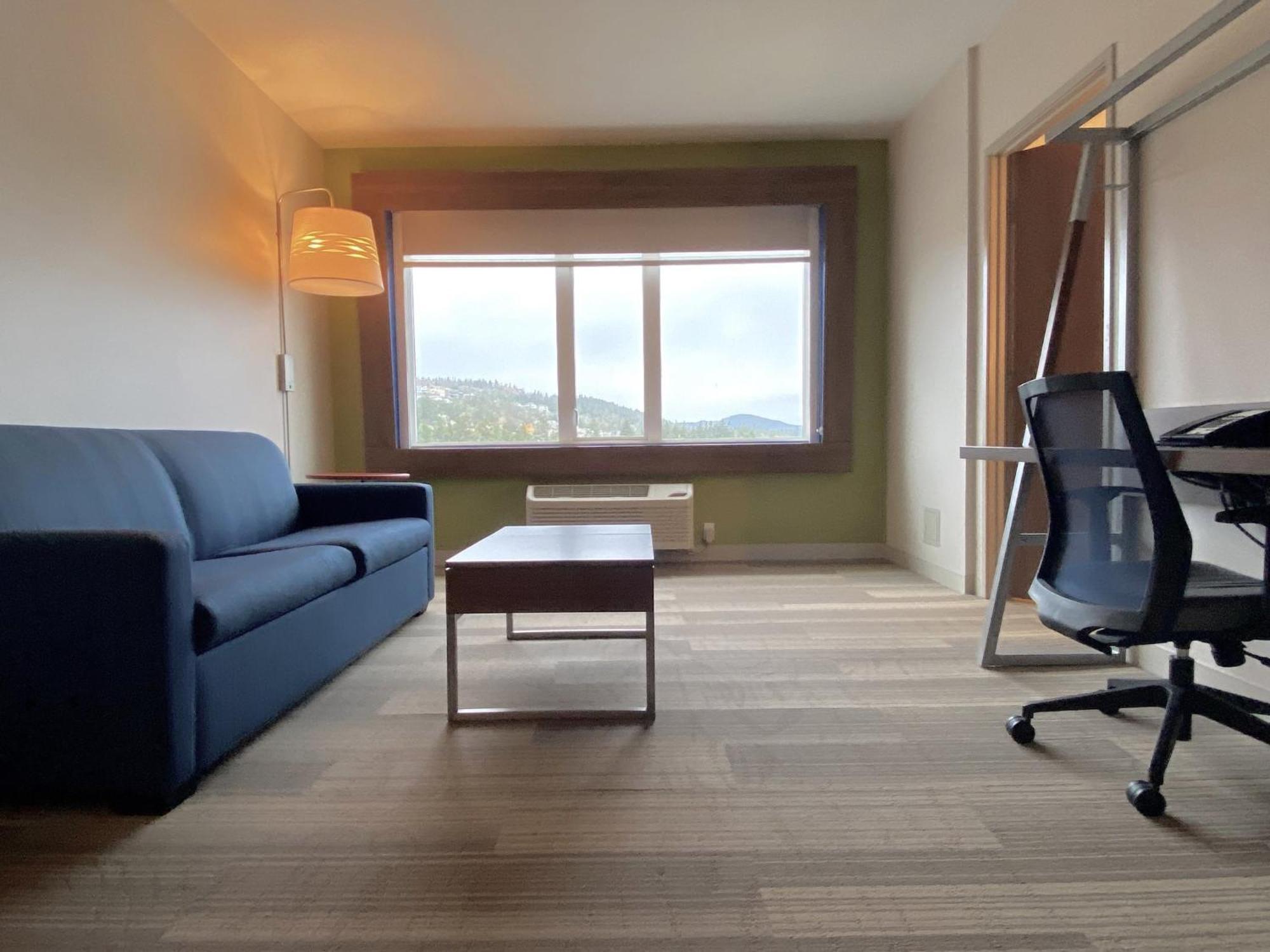 Holiday Inn Express & Suites Victoria-Colwood By Ihg Лангфорд Екстериор снимка
