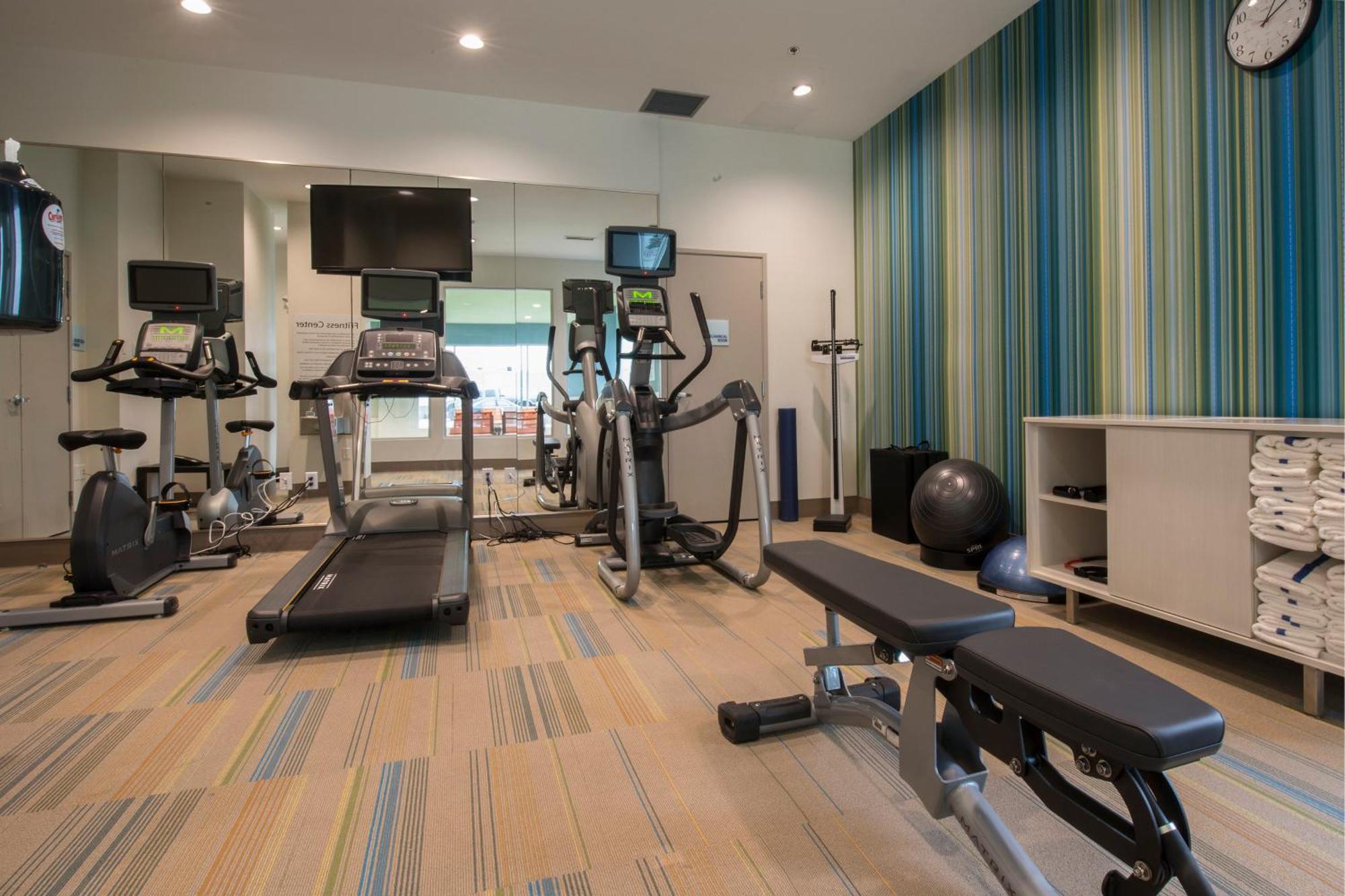Holiday Inn Express & Suites Victoria-Colwood By Ihg Лангфорд Екстериор снимка
