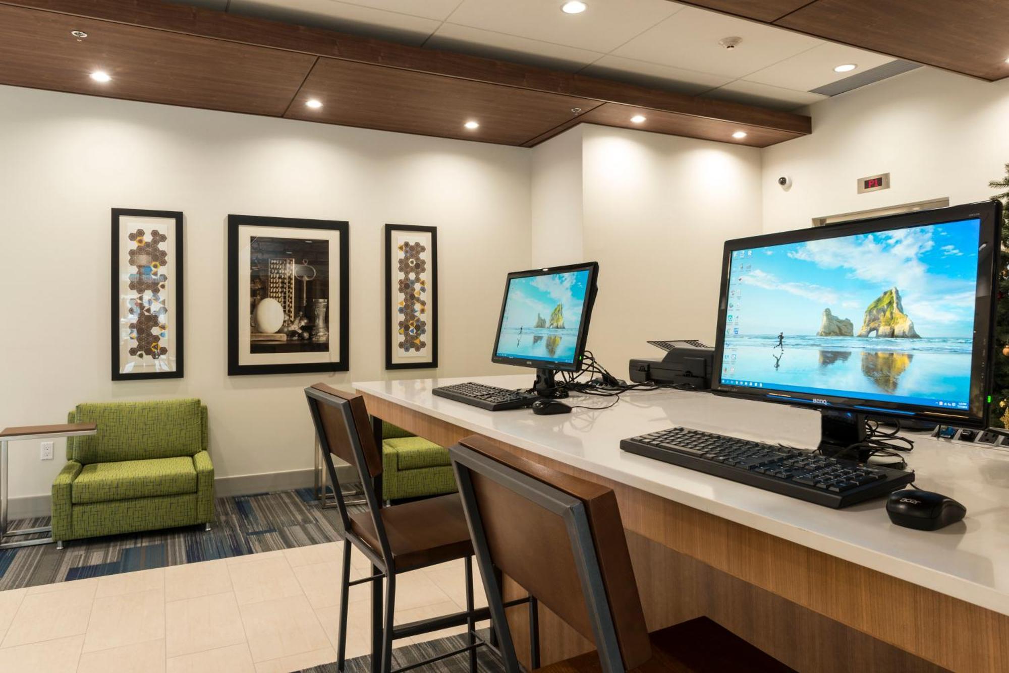 Holiday Inn Express & Suites Victoria-Colwood By Ihg Лангфорд Екстериор снимка