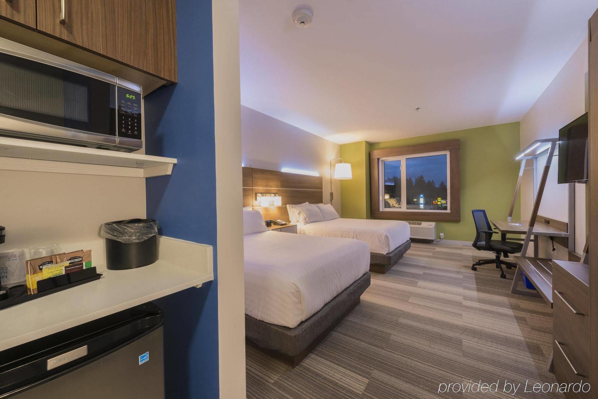 Holiday Inn Express & Suites Victoria-Colwood By Ihg Лангфорд Екстериор снимка